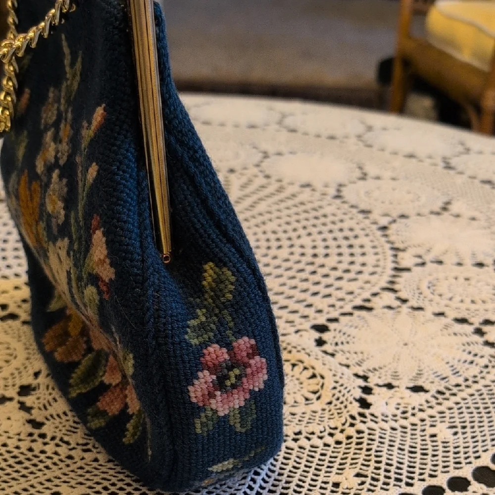 Floral Embroidered Women Bag with Gold Chain - Picture 5 of 5